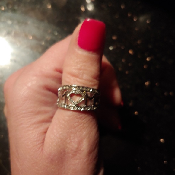 NEW Absolutely beautiful MOM ring - Picture 4 of 5